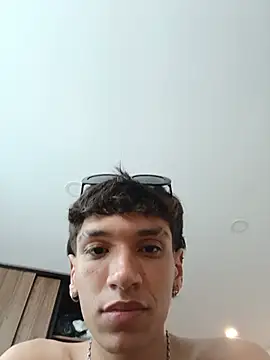 Chat +18 de H3ll_B0Y_ ao vivo