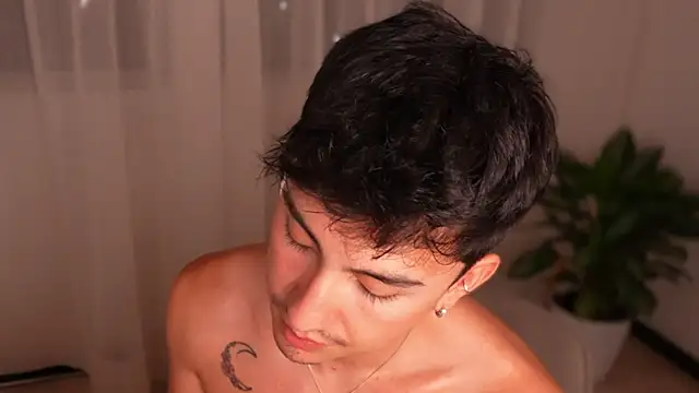 sweettaaron01 Adlı Modelin Canlı XXX Sohbeti