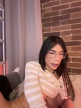 Amby_ambar Adlı Modelin Canlı XXX Sohbeti