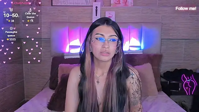 Chat +18 de mia_devine_ ao vivo