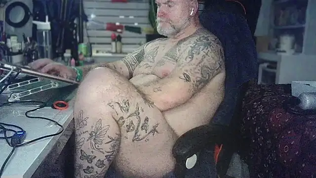 Tattooed_Dilf_01 – Live XXX-chat