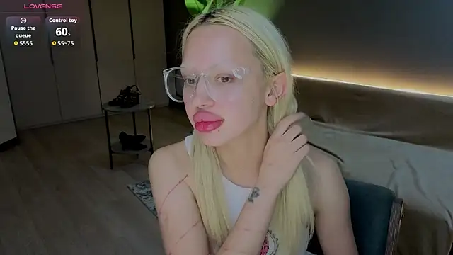 Chatroom XXX en direct de Luna_Beverly