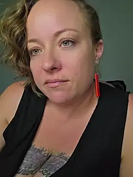 julimonroe's Live XXX Chat