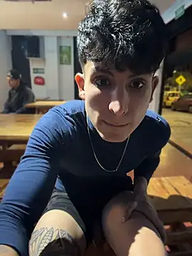 XXX chat uživo modela _Tomy08calderon