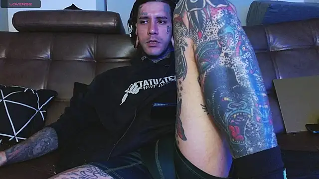 צ'אט XXX בשידור חי של jhonny__ackerman