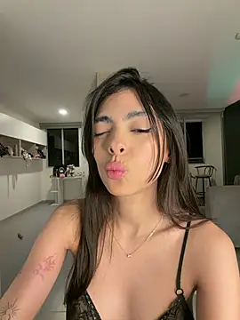 ZaraLuuv's Live XXX Chat