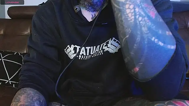 jhonny__ackerman: онлайн-секс-чат