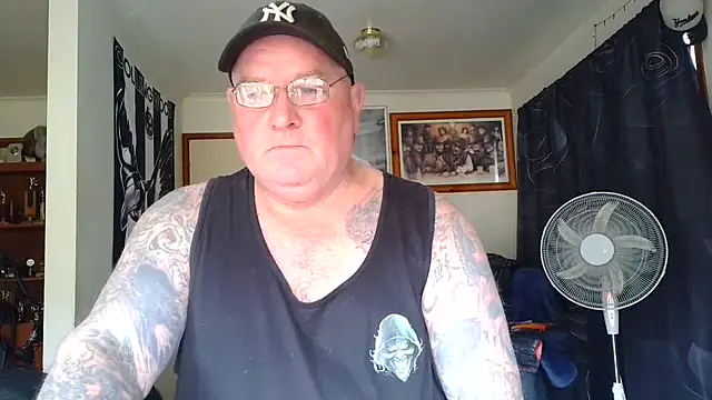 KINKYBLUEYES69's Live XXX Chat