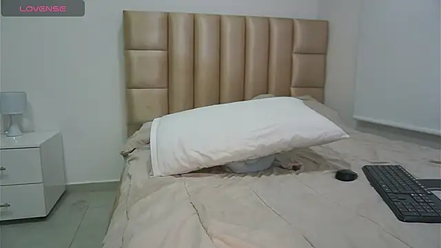 Phiamat_ live XXX chat