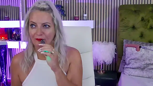 LadyTouch's Live XXX Chat