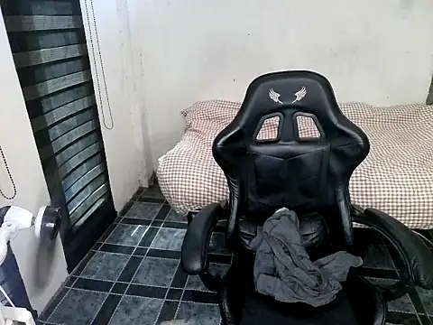 Chat +18 de Spicy_RowyCam ao vivo
