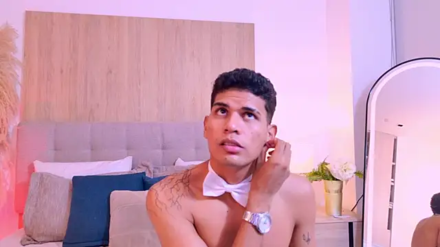 RoseAndDominic Chat XXX in diretta