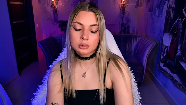 HyileyClark live XXX chat