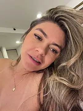 XXX chat uživo modela alicee16