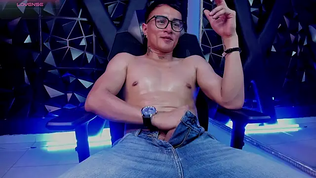 LiamDeeps' Live XXX Chat