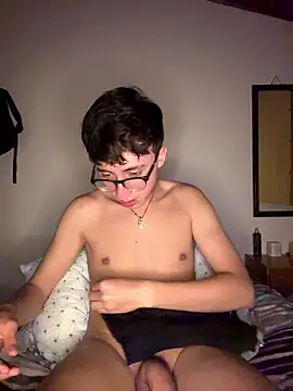 CamiRojas_boy Adlı Modelin Canlı XXX Sohbeti