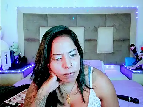 indiantopaz694u's Live XXX Chat