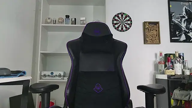 aaronlegend_ Chat XXX in diretta