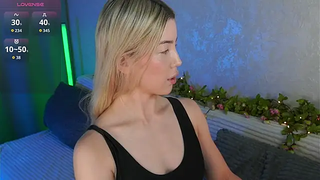 LindaThackerr Chat XXX live