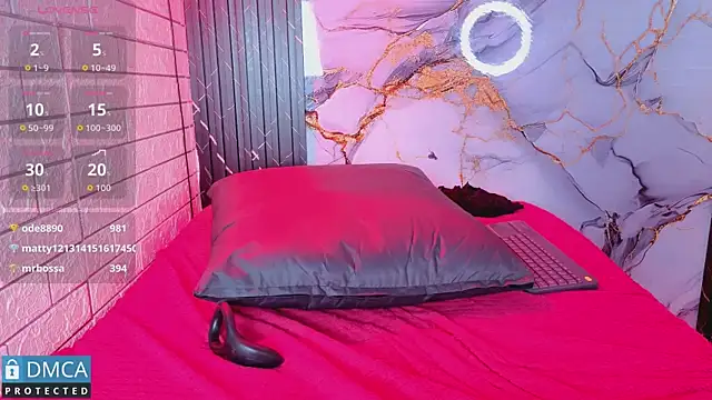 MaeveKuro's Webcam Show