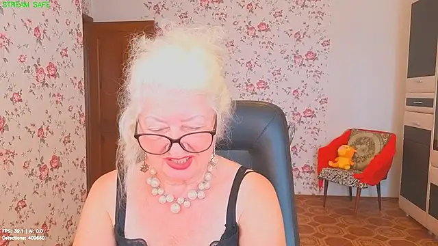 Maya_Mayflower élő XXX-chatje