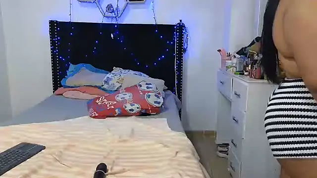 Chat XXX en directo de charlotte_077