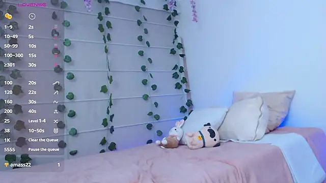 Sarabubbie's Live XXX Chat