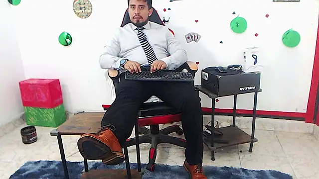 KalethBigDick Adlı Modelin Canlı XXX Sohbeti