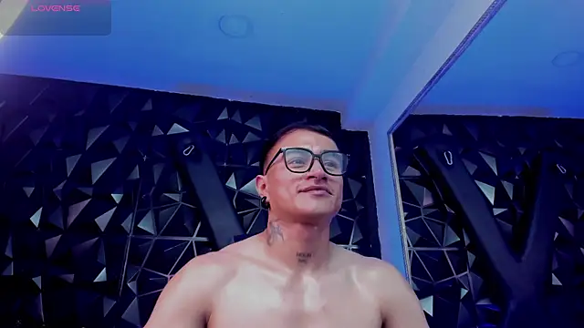 LiamDeeps' Live XXX Chat