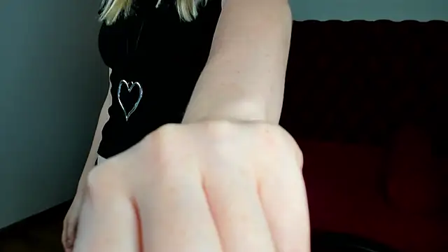 ElaraVoltage Chat XXX in diretta
