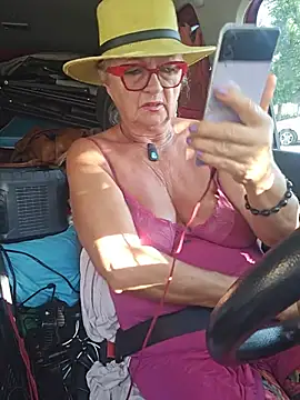 צ'אט XXX בשידור חי של Hot-Muci