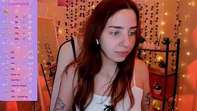 צ'אט XXX בשידור חי של CharliGrace_