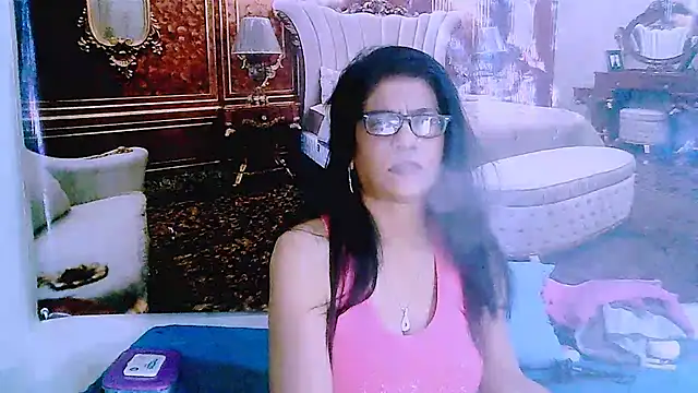 Chatroom XXX en direct de IndianAllure