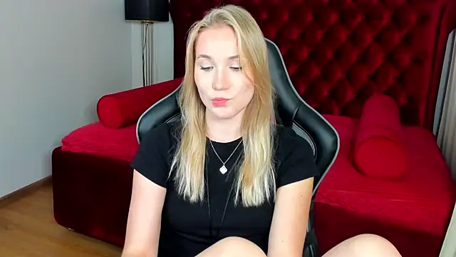 צ'אט XXX בשידור חי של ElaraVoltage