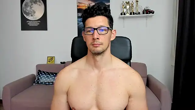 BrutusK08 Adlı Modelin Canlı XXX Sohbeti