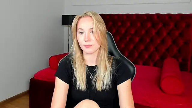 ElaraVoltage Adlı Modelin Canlı XXX Sohbeti