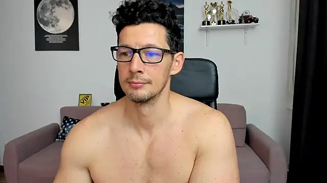 BrutusK08's Live XXX Chat