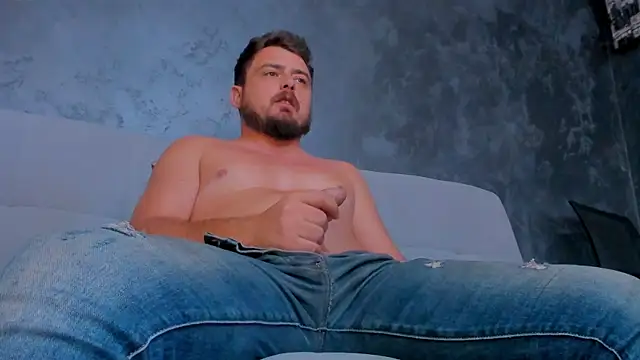 CLOUDYMARK live XXX chat