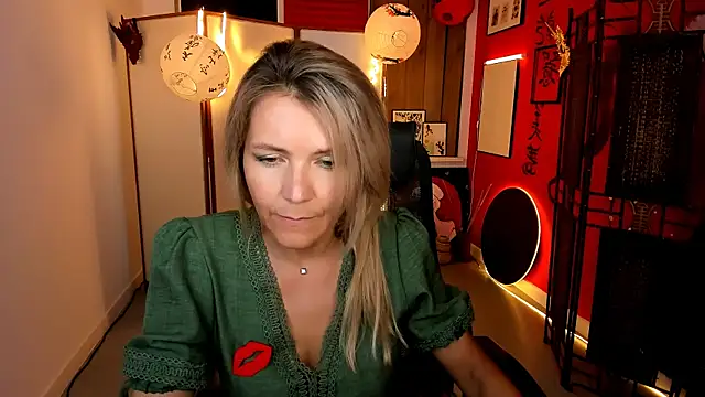 NicoleHitman 现场XXX聊天
