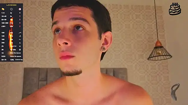 Pokazy przed kamerką – isaacblaze_
