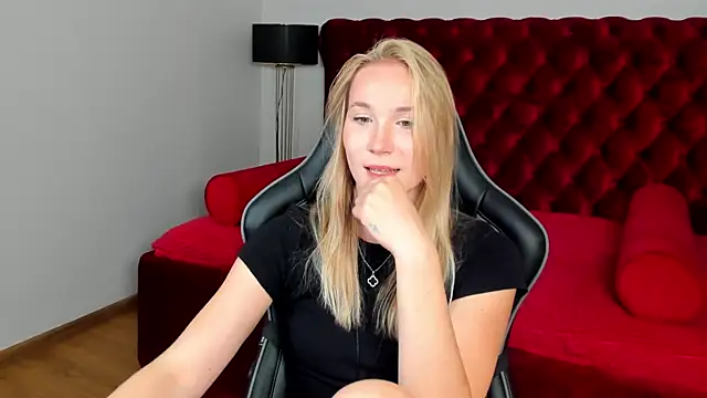Chat XXX en directo de ElaraVoltage