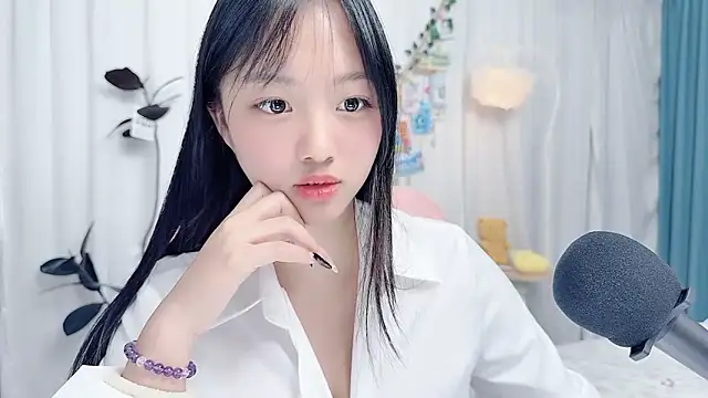 Winnie666999 即時 XXX 聊天