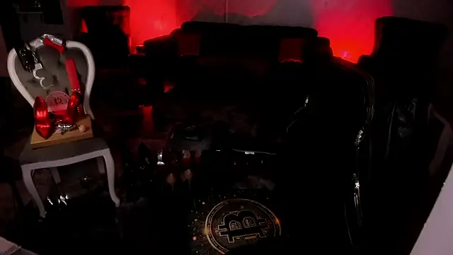FinDomGod's Live XXX Chat