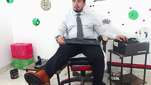 Chatroom XXX en direct de KalethBigDick