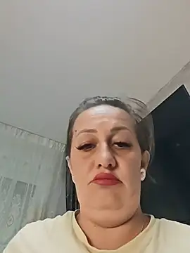 AvaSquirtMilfのライブXXXチャット