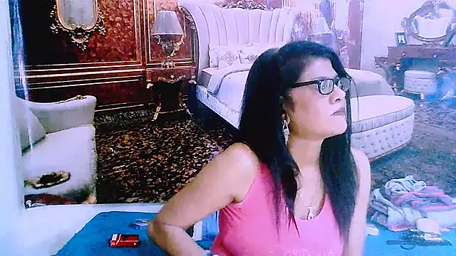 IndianAllure XXX чат на живо