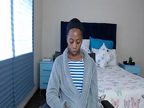 QUEENMANDYYn Live XXX chat