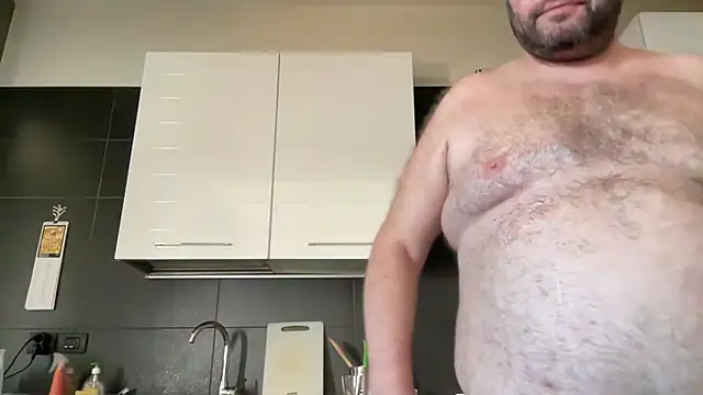 theitalianbear Show in webcam