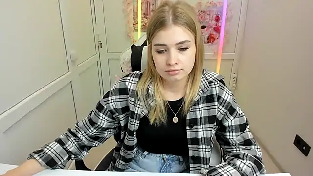 XXX chat uživo modela BrielleStorm