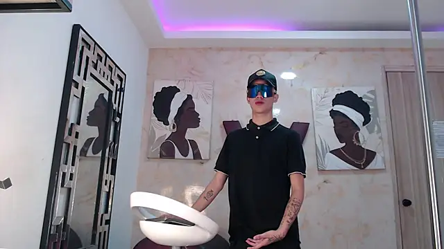 GOLDEN_BOSS Live XXX Chat
